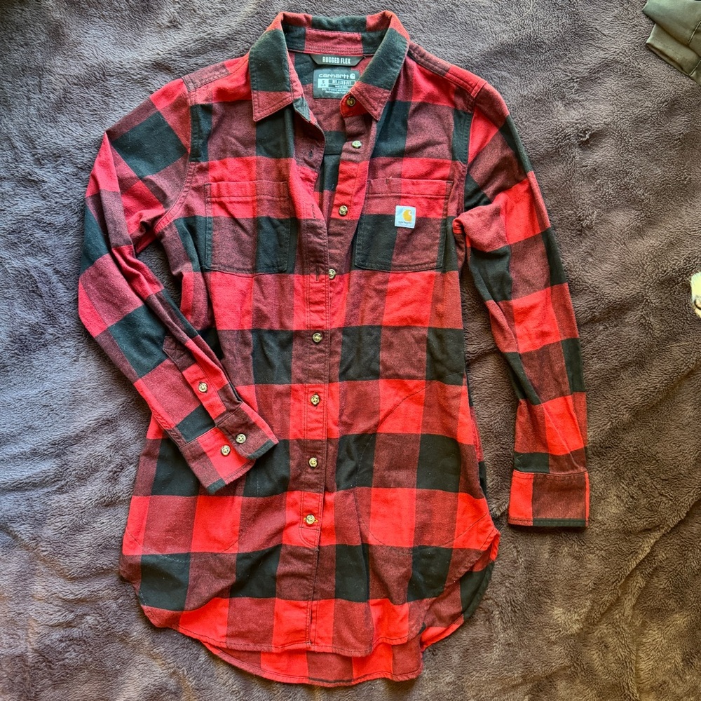 Red and black Carhartt flannel shirt. Oversized relaxed fit, great for fall!
